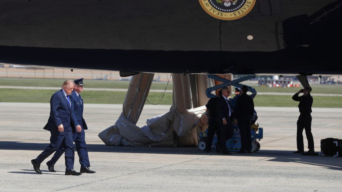 Donald Trump: Neue »Air Force One« startet nach Rutschen-Panne verspätet zum Republikaner-Parteitag