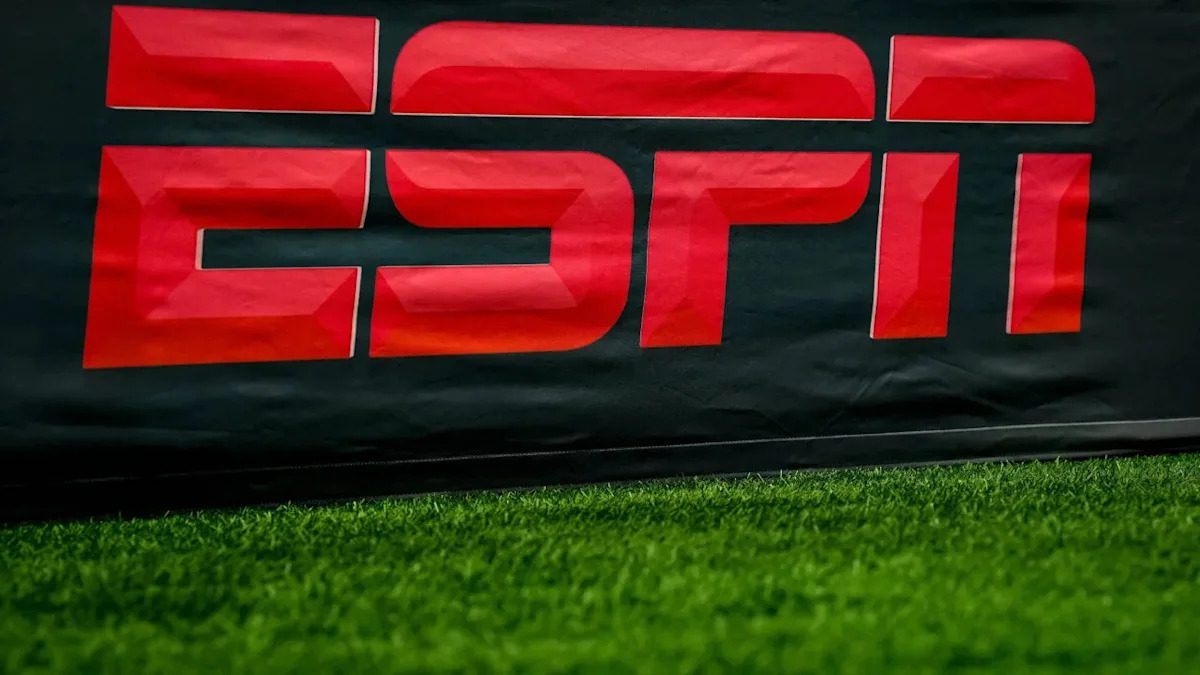 Why is ESPN fantasy football app not working? Managers frustrated over technical issue