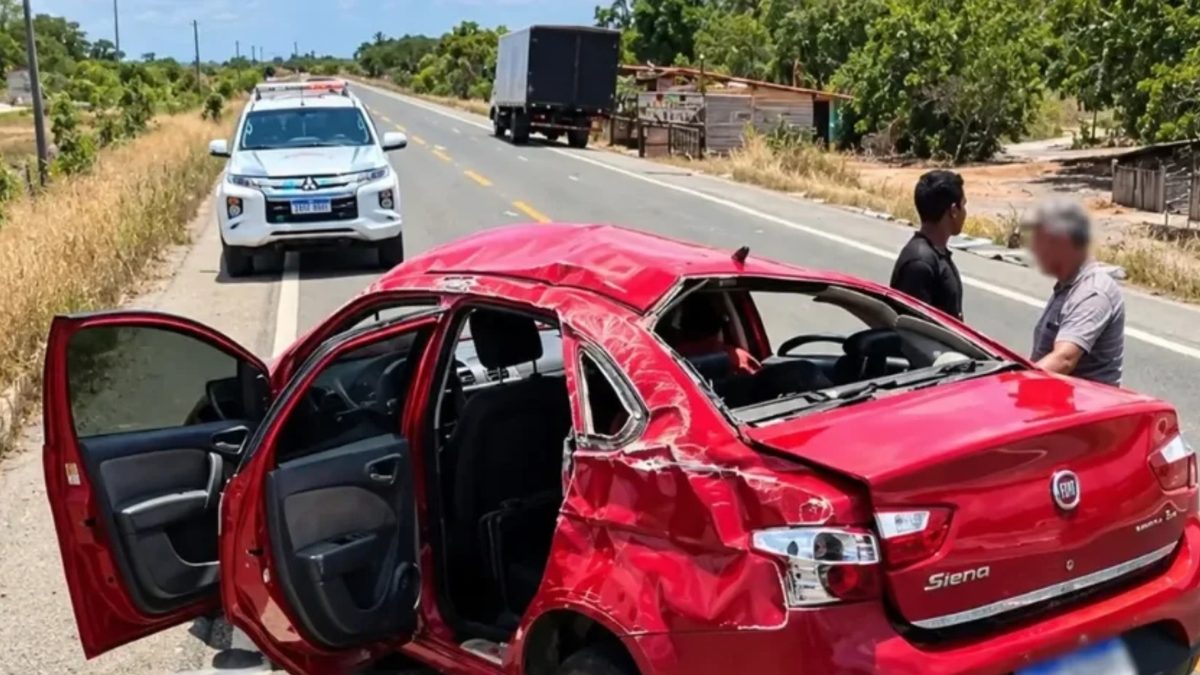 Grávida de 7 meses morre após carro capotar na BR-402, em Morros