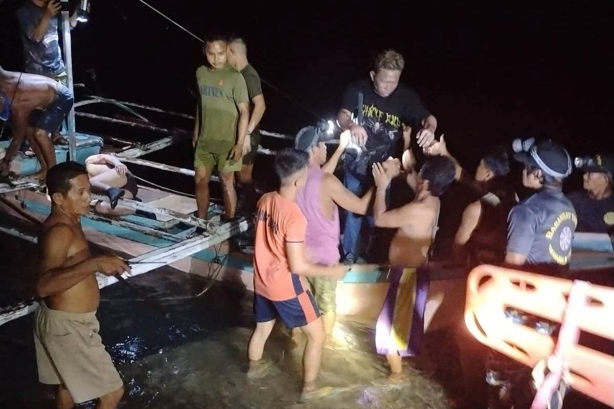 Incêndio em balsa deixa cinco mortos e 87 desaparecidos nas Filipinas