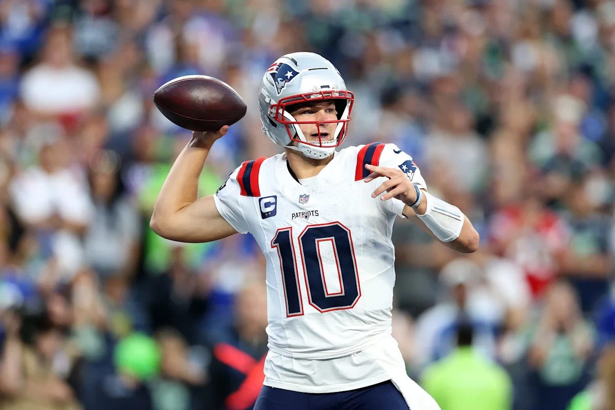 Fans ripped Drake Maye for atrocious pick to ice Patriots-Seahawks