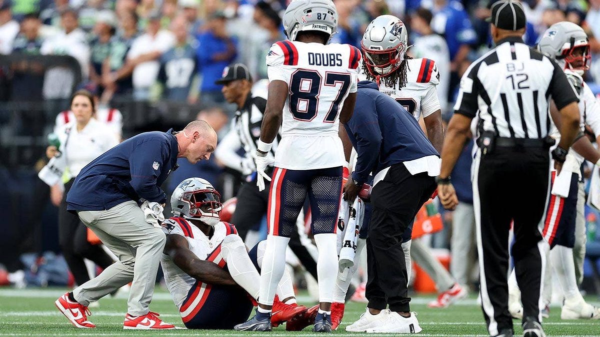 Patriots' AJ Brown exits NFL season opener against Seahawks, ruled out with ankle injury
