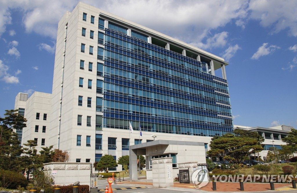 술 마시고 남편에게 흉기 휘두른 70대 징역 1년6개월