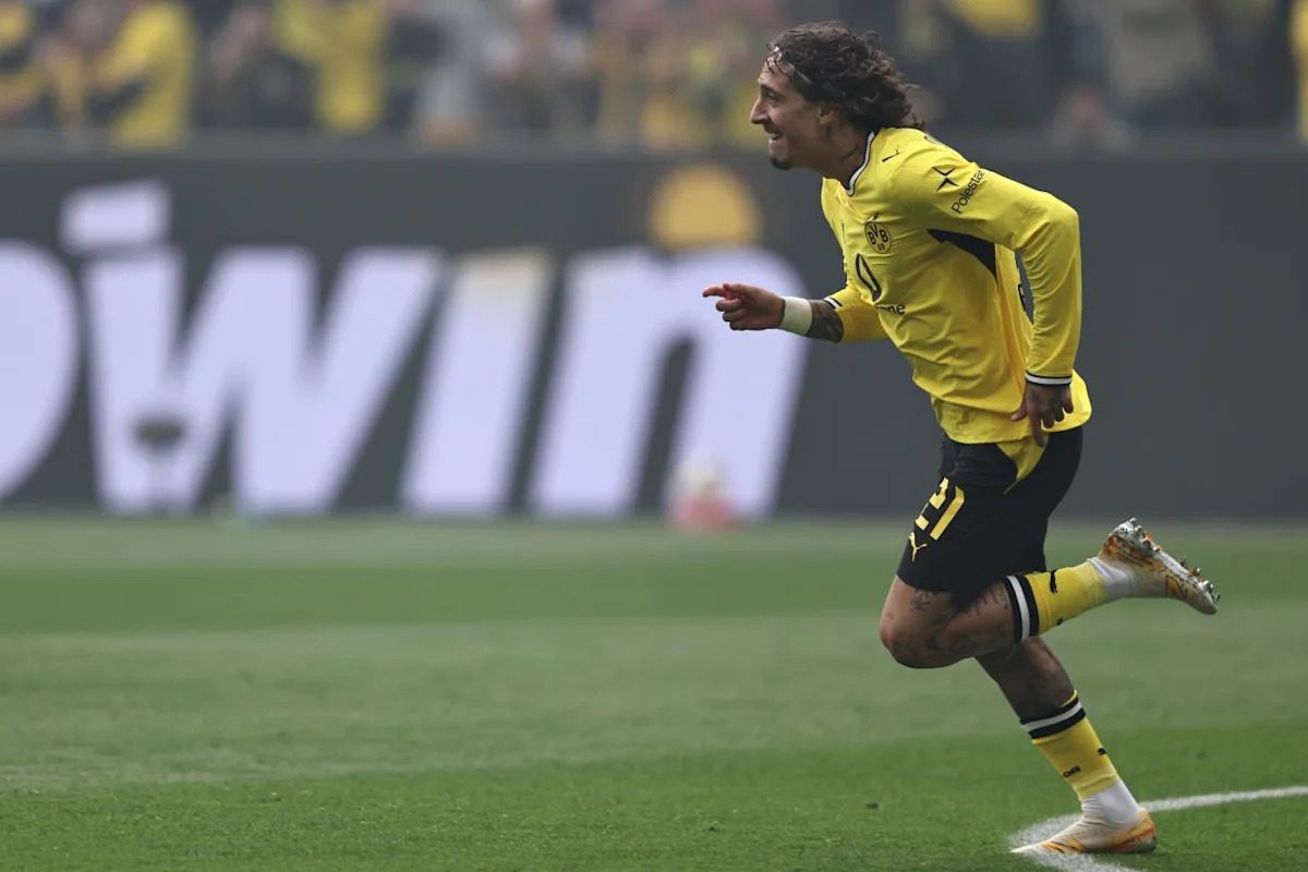 Dortmund extend perfect start with victory over neighbours Paderborn