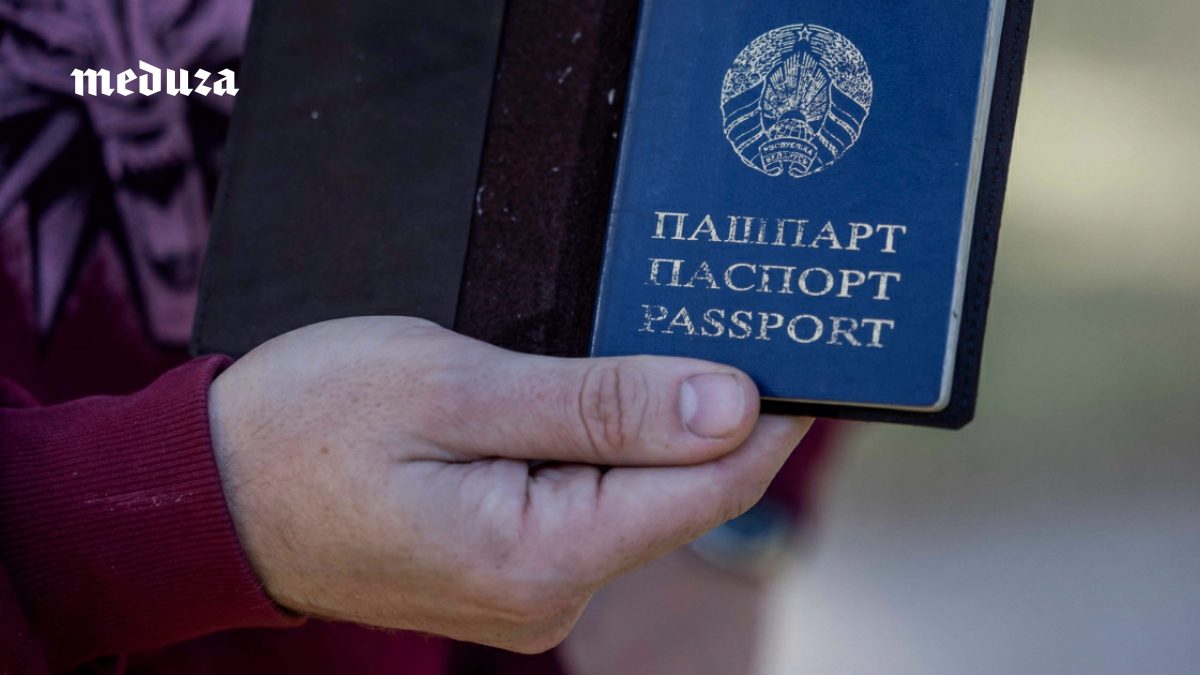 Многие россияне за границей больше не могут получить консульские услуги — например, продлить загранпаспорт. Белорусы жи…