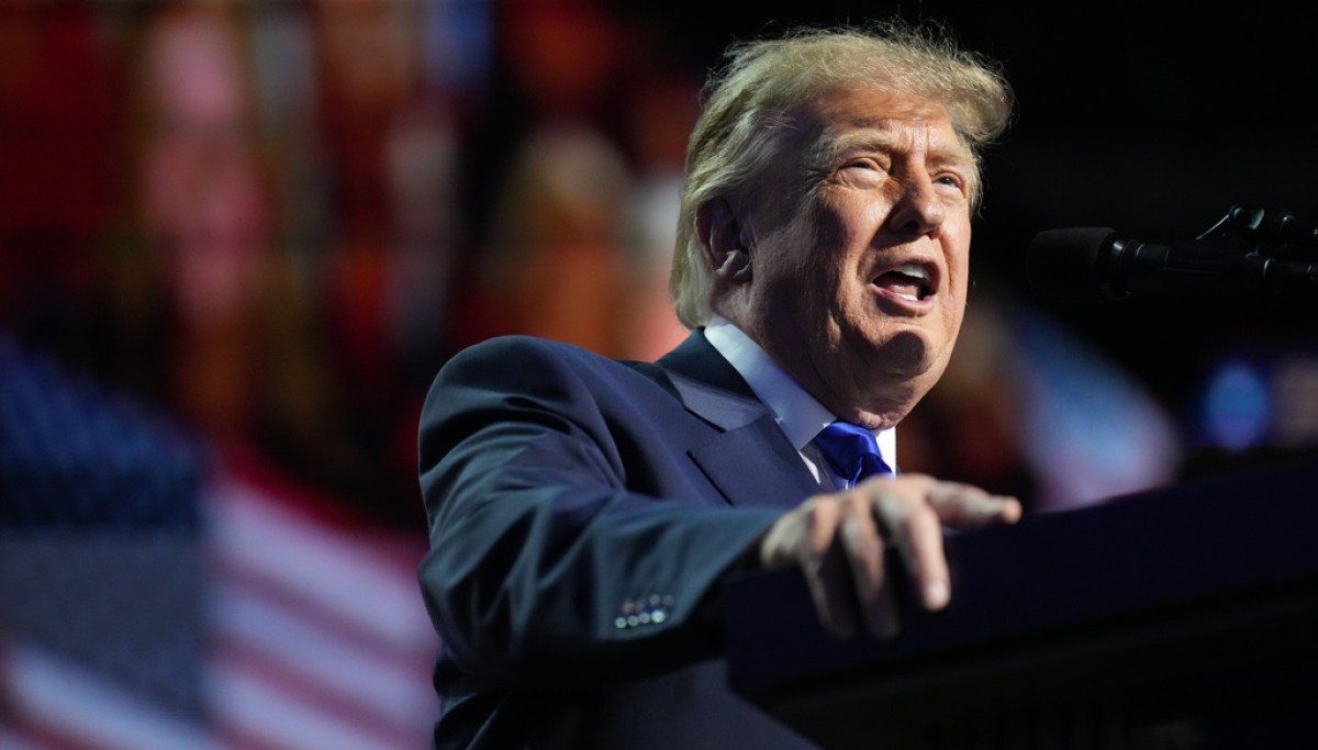 Trump promises $5,000 dividend for every American adult if GOP wins midterm elections