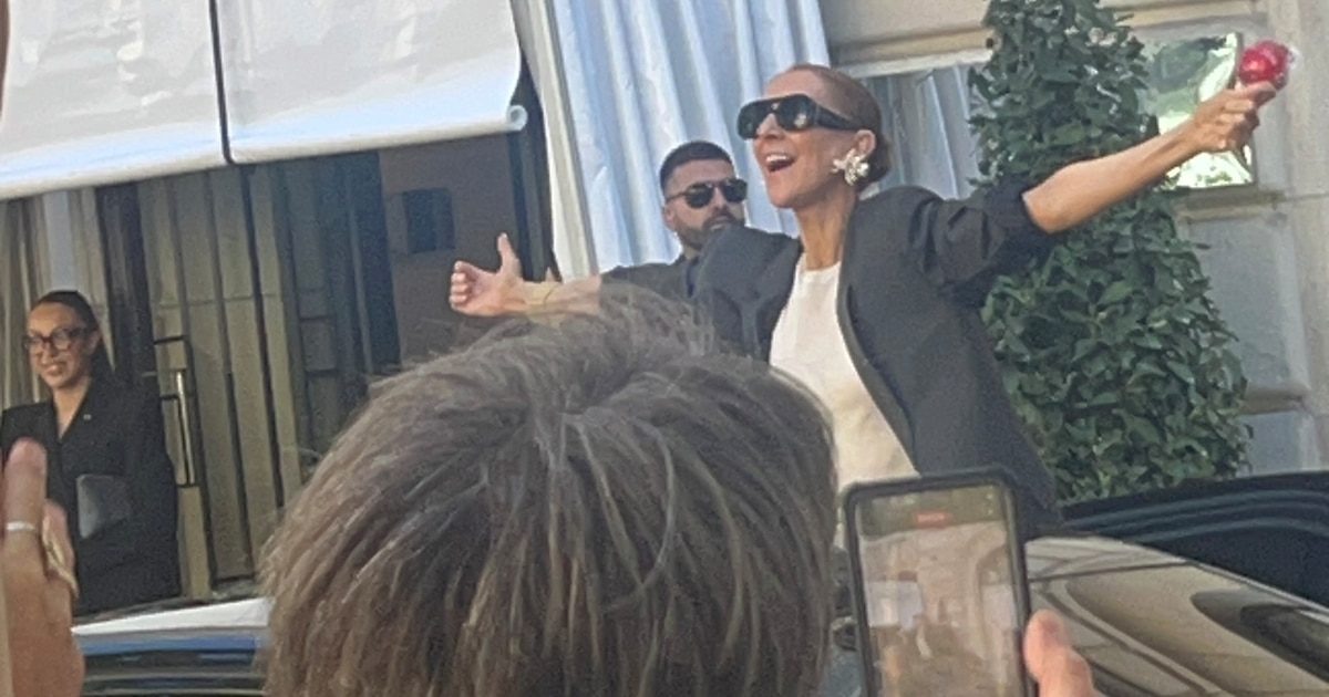 Devant l'hôtel de Céline Dion à Paris, c'est l'hystérie : “Elle s’est approchée et a dit merci, elle était super conten…