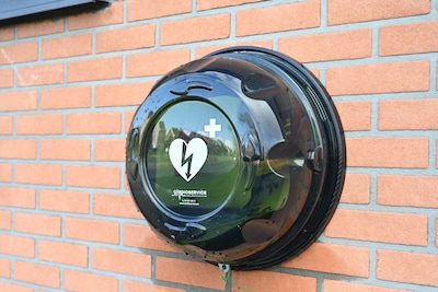 Rode Kruis vraagt Vlamingen om 9.500 defibrillatoren in hun buurt te controleren