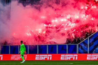 Supporterscollectief baalt van KNVB-maatregelen tegen vuurwerk: ‘Emotie en onderbuik winnen het van de feiten’