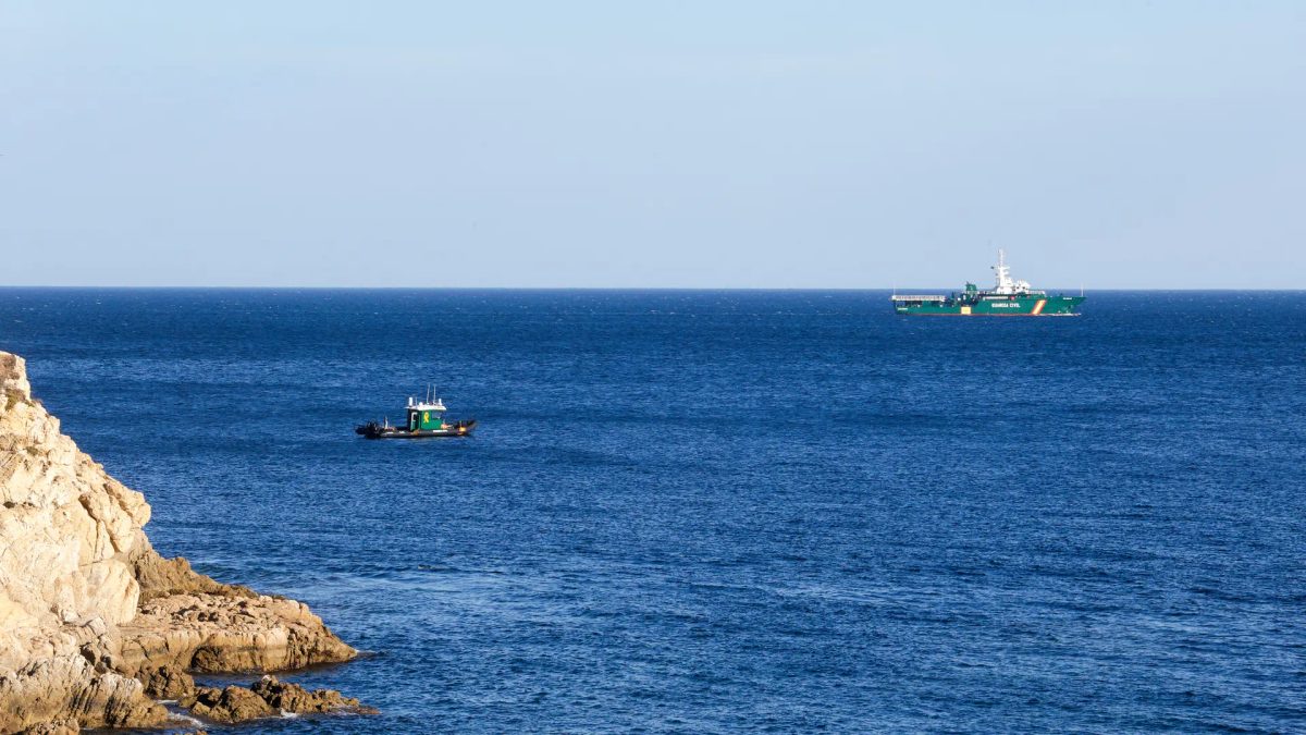 Interior refuerza la vigilancia en la frontera de Ceuta y los islotes de soberanía española ante las alertas de un asal…
