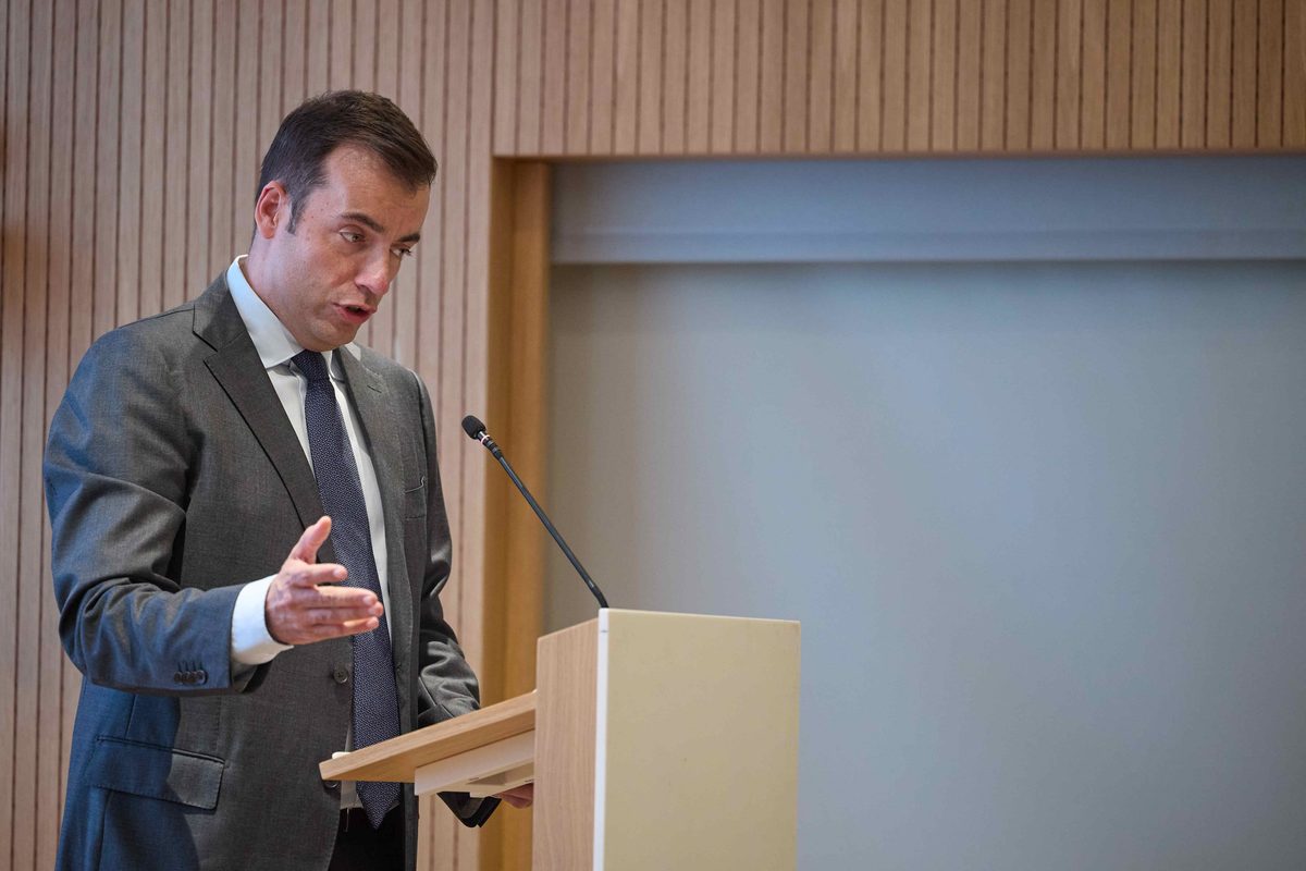 Las derecha, Junts, empresarios y sindicatos rechazan la regulación de los lobbies del Gobierno