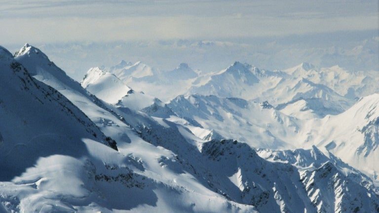 Un alpiniste meurt dans le massif du Mont-Blanc après avoir été emporté par une chute de pierres