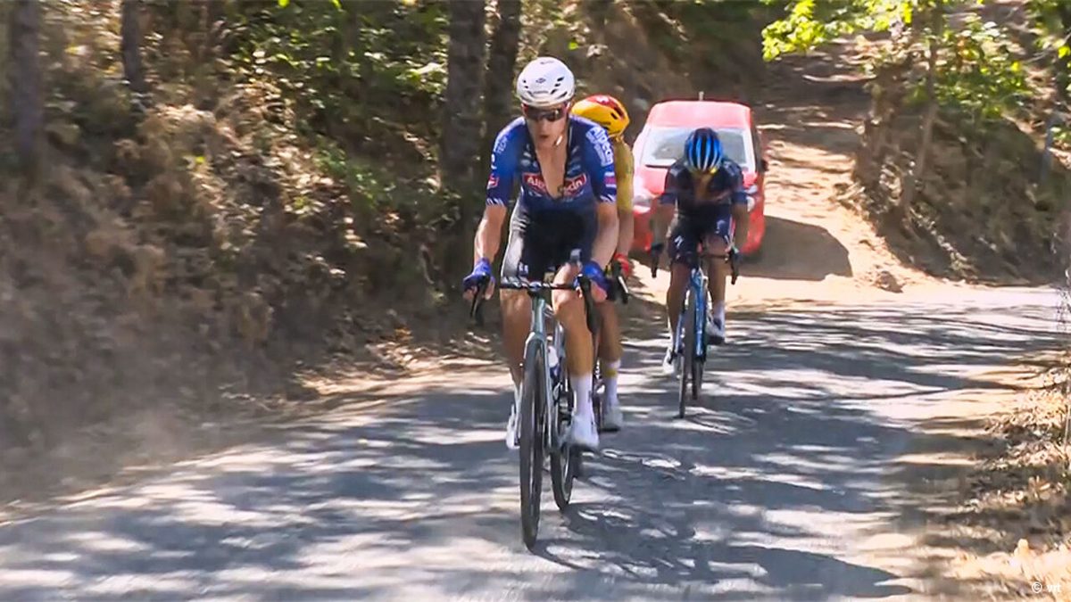 LIVESTREAM Vuelta: Ramses Debruyne sluit aan in de kopgroep en dunt meteen uit, Wout van Aert moet passen