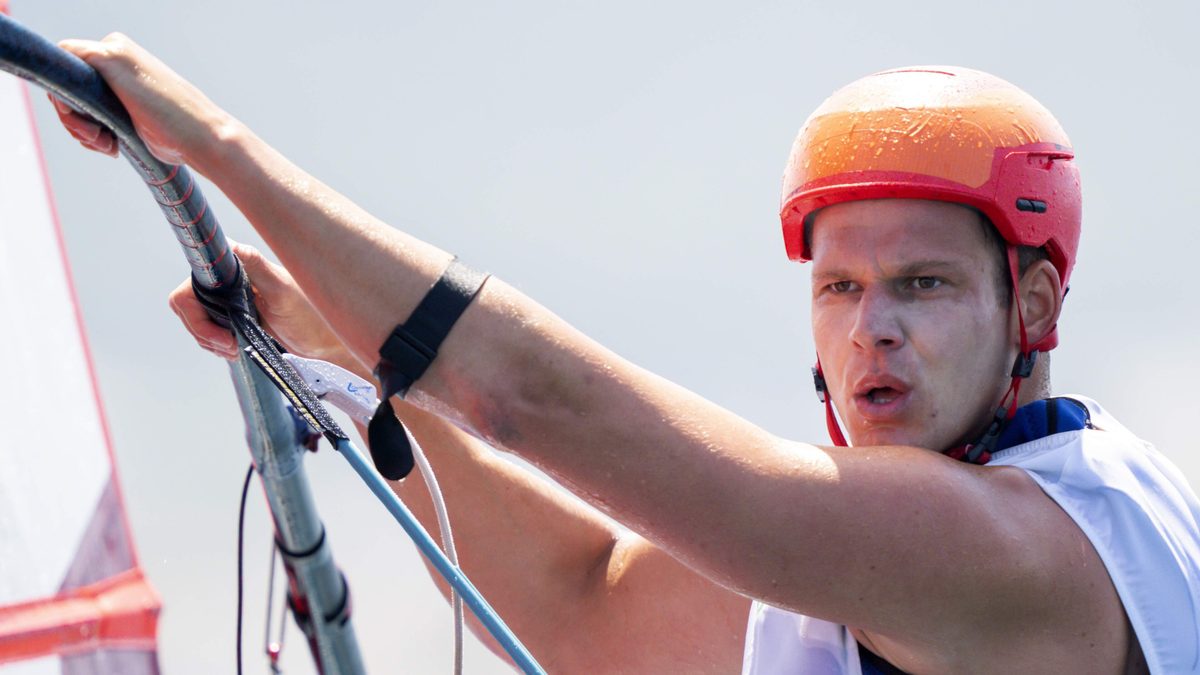 Windsurfer Luuc van Opzeeland (27) verovert wereldtitel iQFoil in Engeland