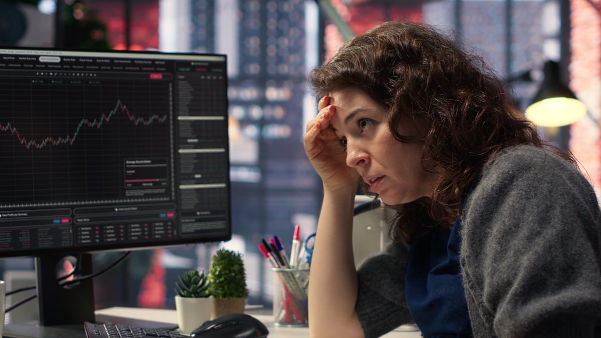 Ray Dalio and Bloomberg analysts reveal where to put $10,000 as stocks hit highs and bonds sell off in 2026