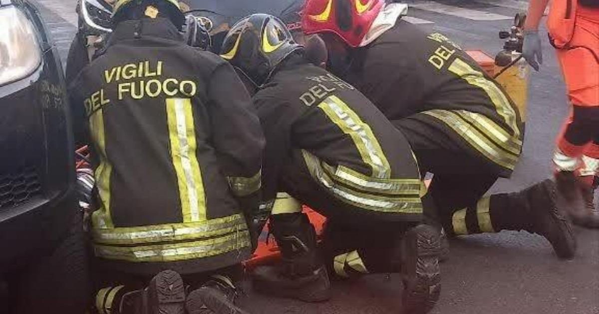 Un masso investe un corteo funebre: muore una donna, diversi i feriti