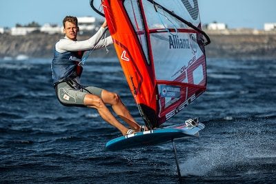 Windsurfer Luuc van Opzeeland voor tweede keer wereldkampioen in olympische klasse iQFoil