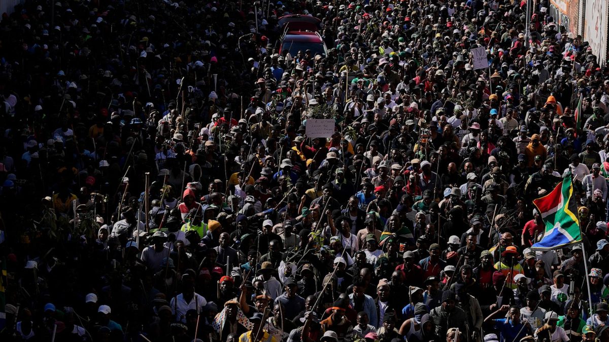 Nigeria says 2 of its nationals killed in South Africa as anti-migrant tensions flare