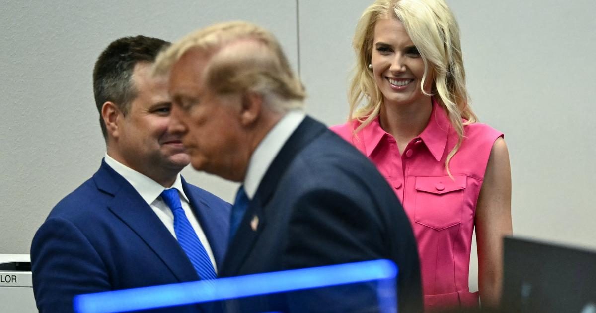 «Le président a l’habitude depuis longtemps de faire des cadeaux» : Donald Trump a offert 45.000 dollars à Natalie Harp…