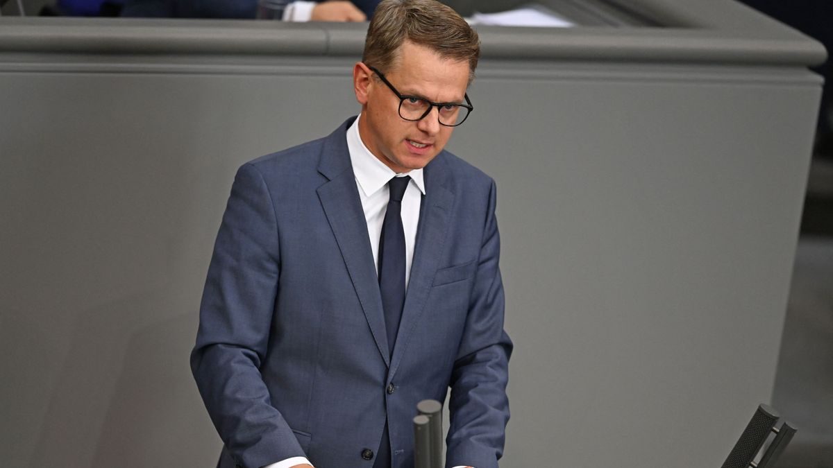 Gesundheitsminister Carsten Linnemann kündigt noch eine Kommission an – dieses Mal für die Pflege