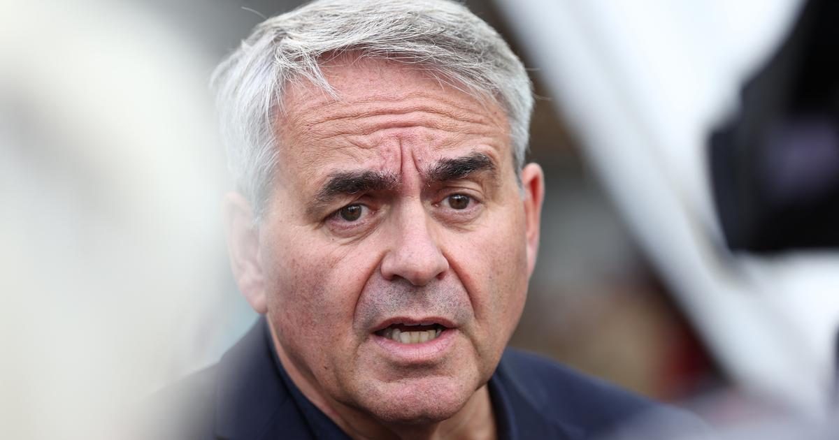 «Je tiens à ma liberté» : à la Braderie de Saint-Quentin, la campagne prudente de Xavier Bertrand