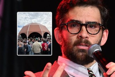 Onze reporter zag hoe ‘linkse Charlie Kirk’ Hasan Piker (35) als een rockster onthaald werd: “Shoutout naar jullie mini…