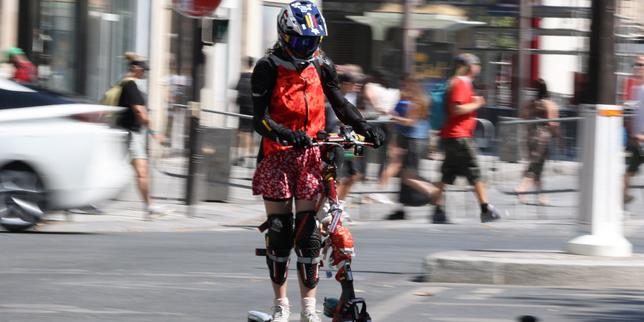 Le gouvernement veut imposer le casque aux utilisateurs de trottinettes électriques mais peine à étendre l’obligation a…