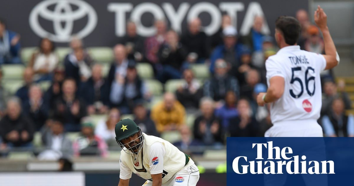 Grim predictability blights Pakistan’s brief moments of light amid Test gloom | Andy Bull