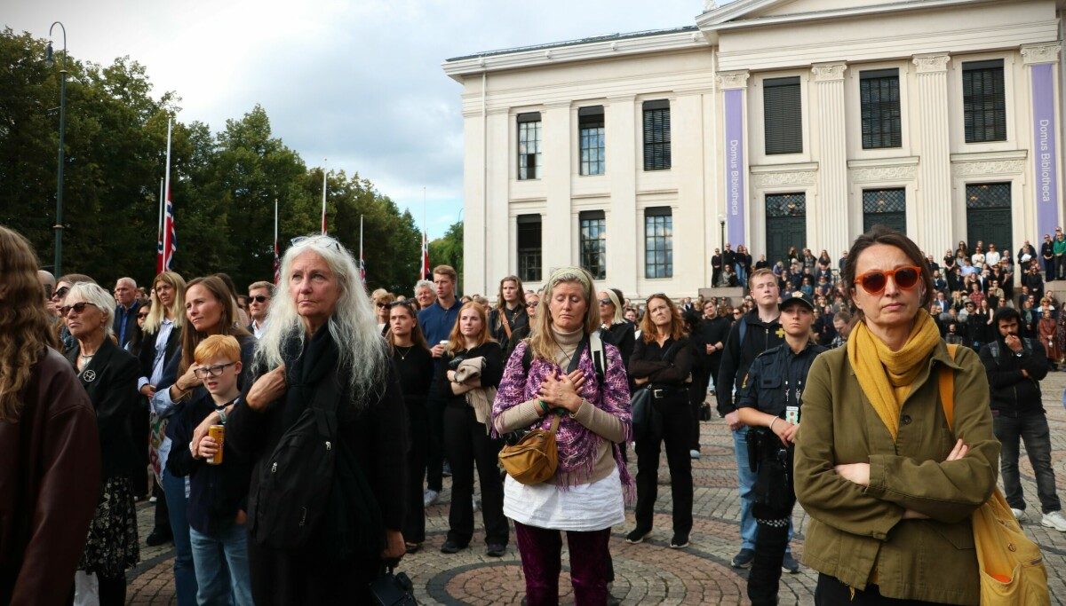 Folkets farvel – flere tusen hedret kong Harald