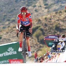 Enric Mas houdt stand in laatste bergrit en is bijna zeker van eindzege in Vuelta