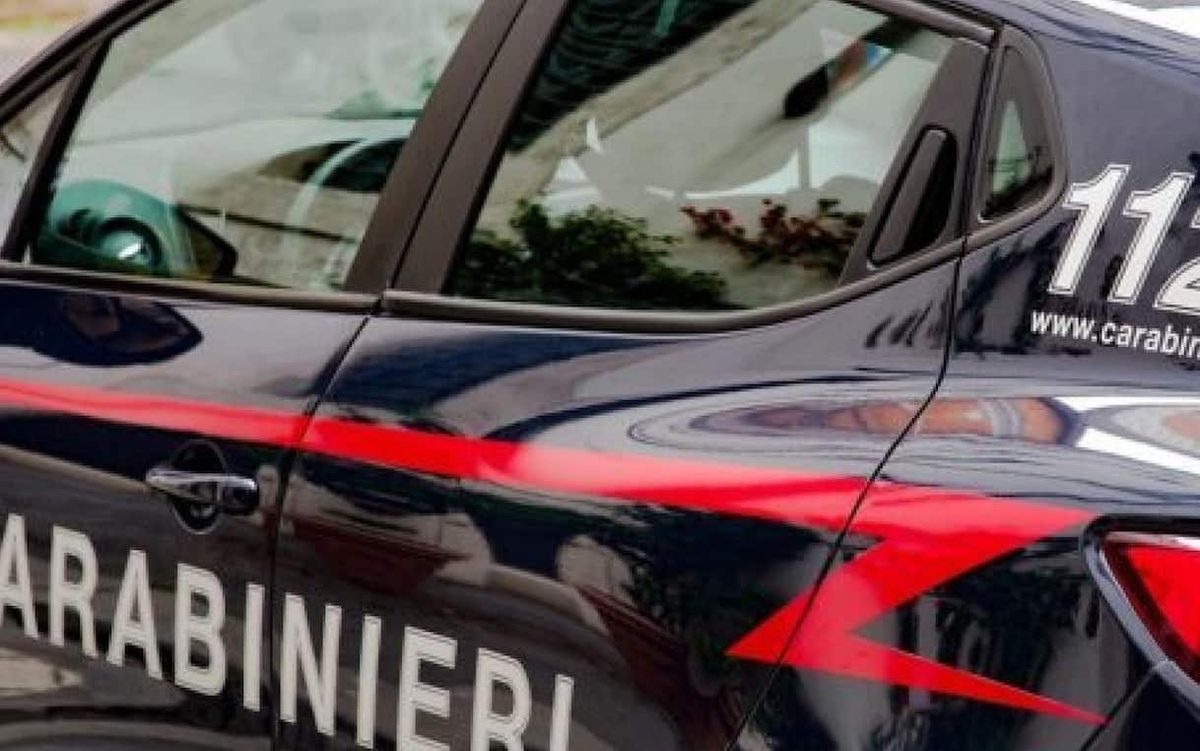 Arezzo, 40enne trovato morto nel parcheggio dell'ospedale: si indaga per omicidio