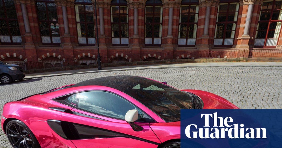 Supercar maker McLaren to create 1,000 UK jobs in £450m tech investment