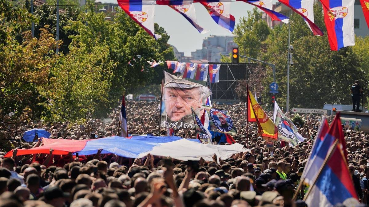 Æresbegravelse for «slakteren fra Bosnia»