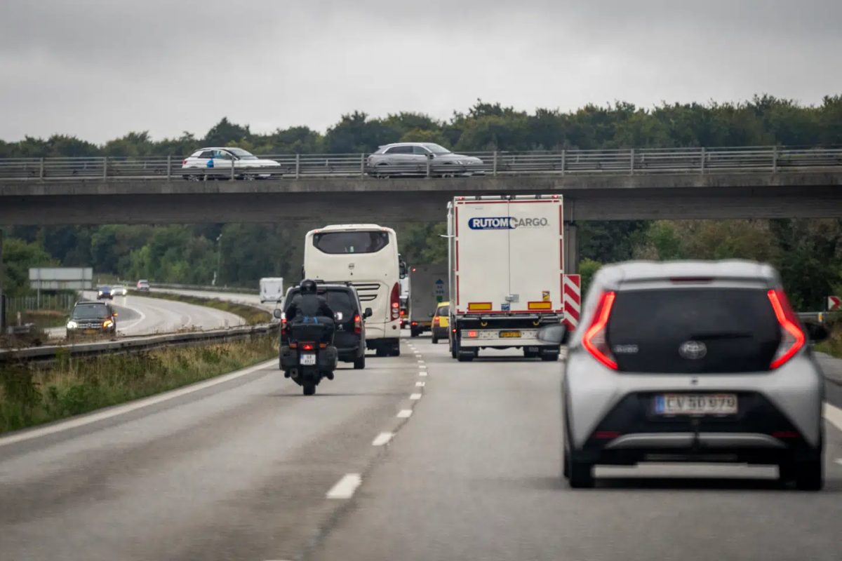 Business-overblik: Regeringsparti vil indføre ny afgift på biler fra 2028