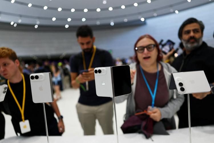 Apple lancerer sin første foldbare iPhone