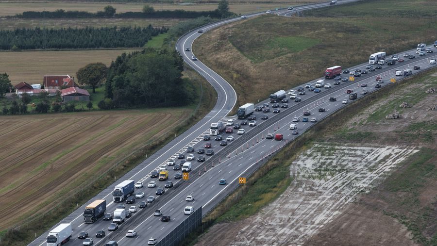 Stor kø på motorvej