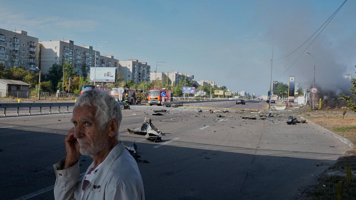 3 killed in Russian strikes on Ukraine as Putin warns Europe against sending troops