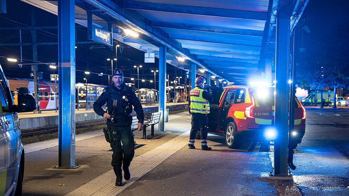 Person död efter att ha fått ström i sig på tåg