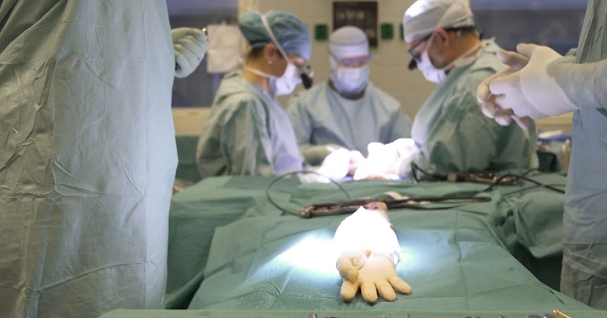 Forskning om handtransplantationer uteblev – Medicinetiker: ”skandal”