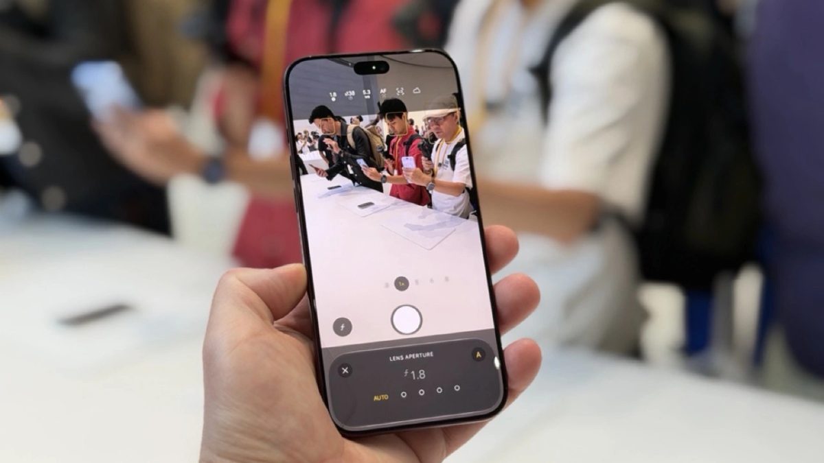Miałem w rękach iPhone’a 18 Pro. Nowy aparat jest kapitalny, a kolor burgundowy kradnie show