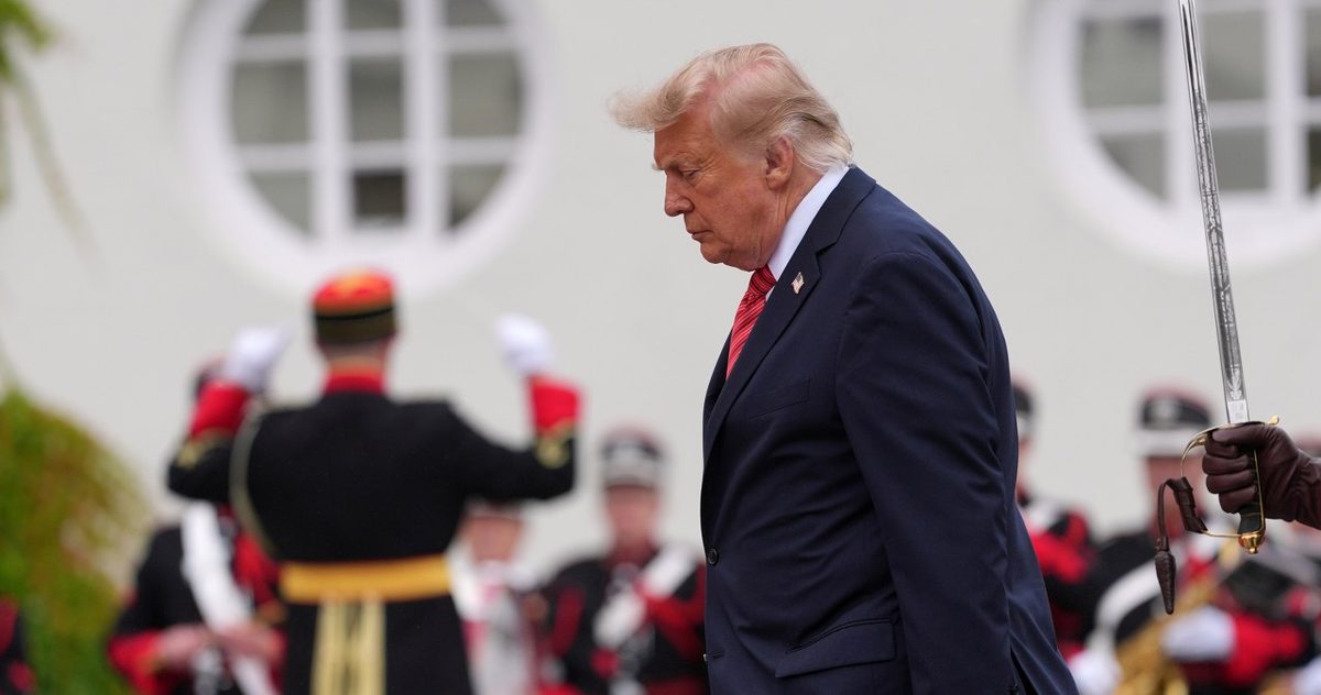 "Zarządzanie chaosem wymknęło się spod kontroli". Trump topi republikanów