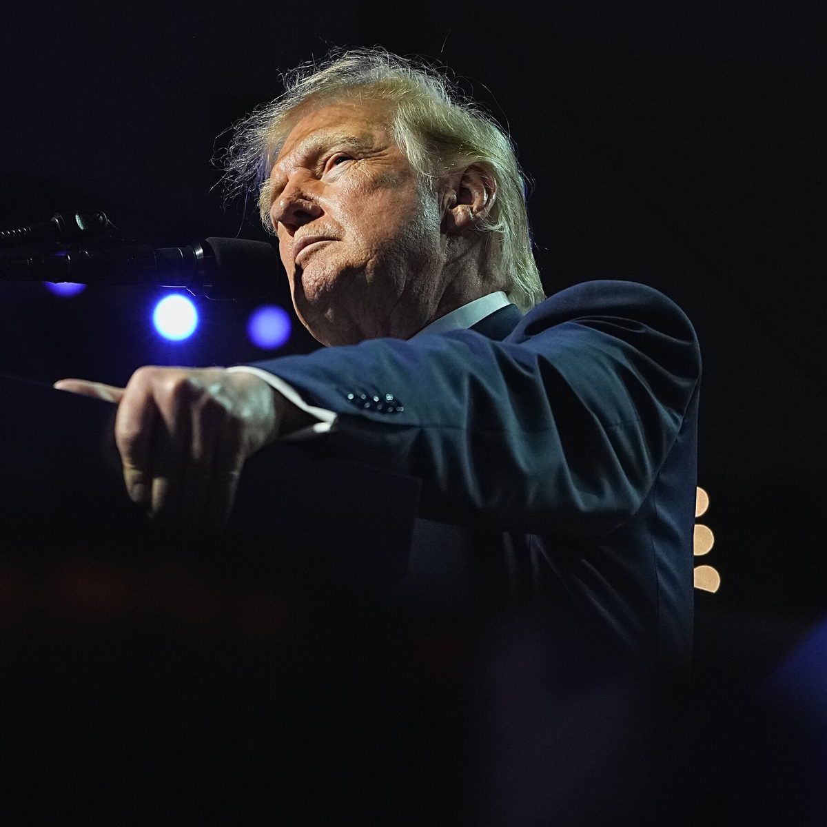 Trump Floats $5,000 ‘Trump Dividend’ Checks if Republicans Win the Midterms