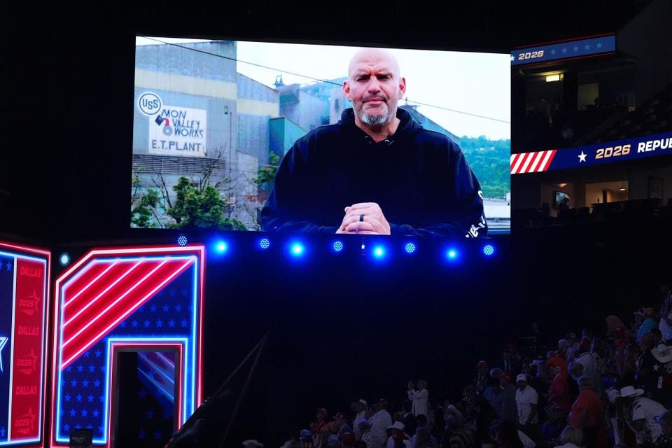 ‘Lifelong Democrat’ Fetterman Insists He’s Not Switching Parties After GOP Convention Appearance