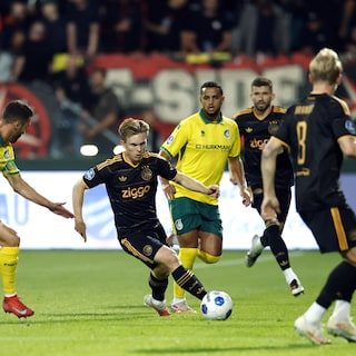 Ajax krijgt eerste kansen in Sittard, Amrabat en Kehrer maken basisdebuut