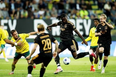 Ajax krijgt eerste kansen in Sittard, twee basisdebutanten én verrassende naam in de aanval