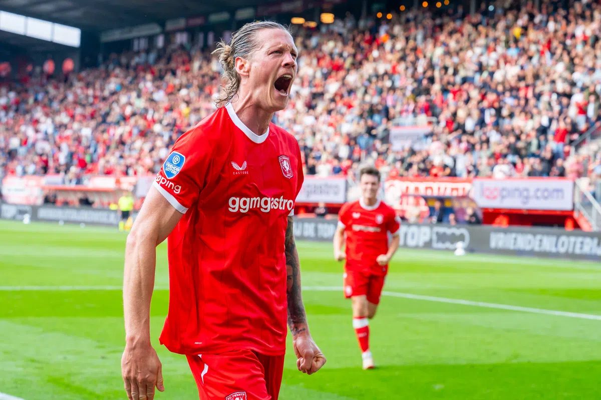 Weghorst neemt revanche en leidt volgende thuiszege FC Twente in