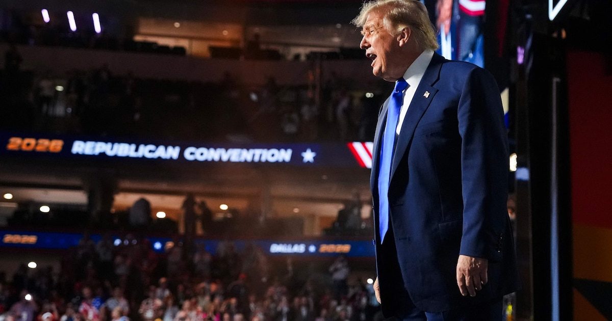 "Faites comme si j’étais sur le bulletin de vote !" : À Dallas, Donald Trump mise tout sur lui-même pour éviter la déro…