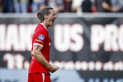 Aanvalsstorm FC Twente pas laat beloond tegen ADO Den Haag met rake strafschop Weghorst en kopbal Pröpper
