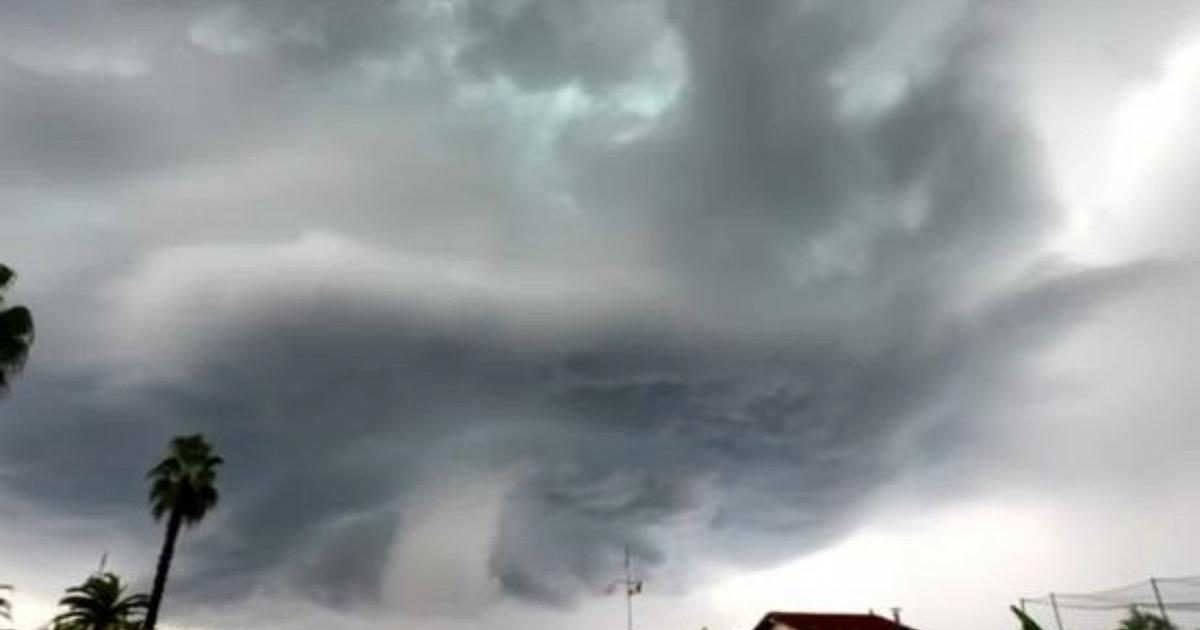 Maltempo, grandine e tromba d'aria in Toscana. Danni a Viareggio