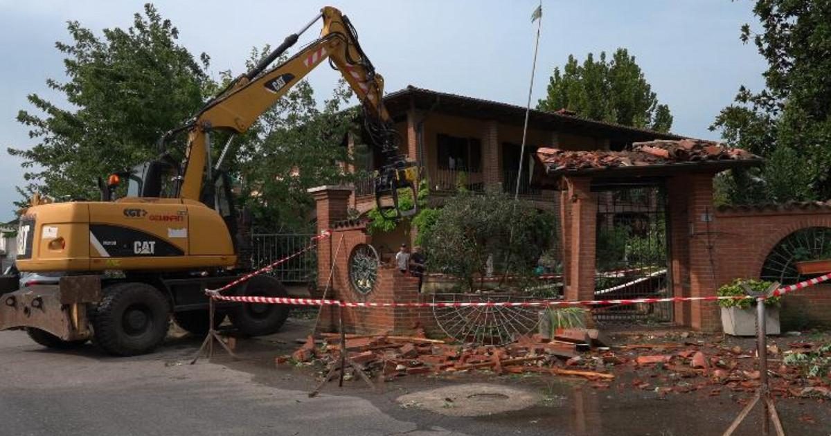 Tromba d'aria nel Bresciano: tetti scoperchiati e lamiere volate via